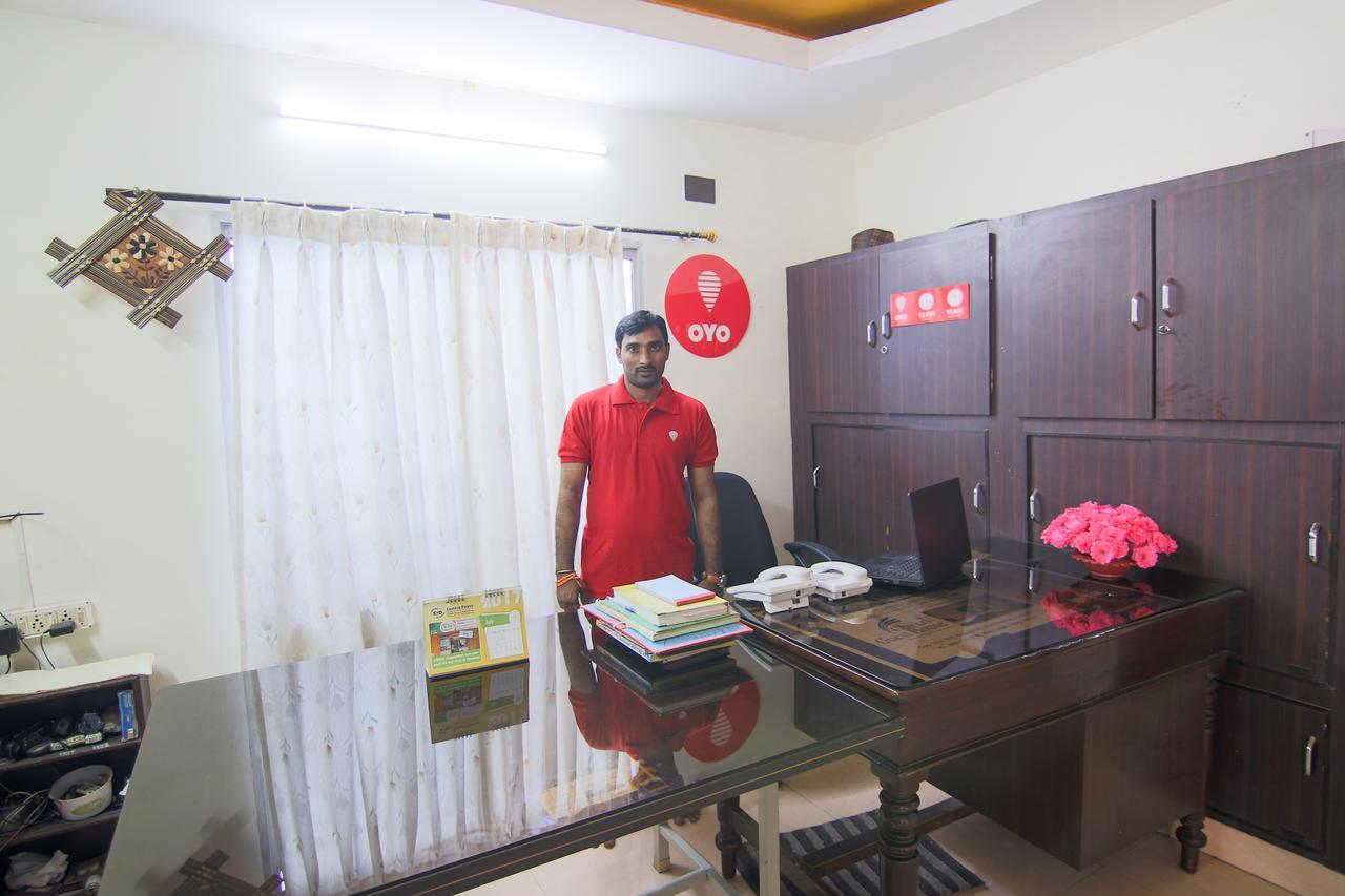 Oyo 9207 Chakri Guest House 维沙卡帕特南 外观 照片